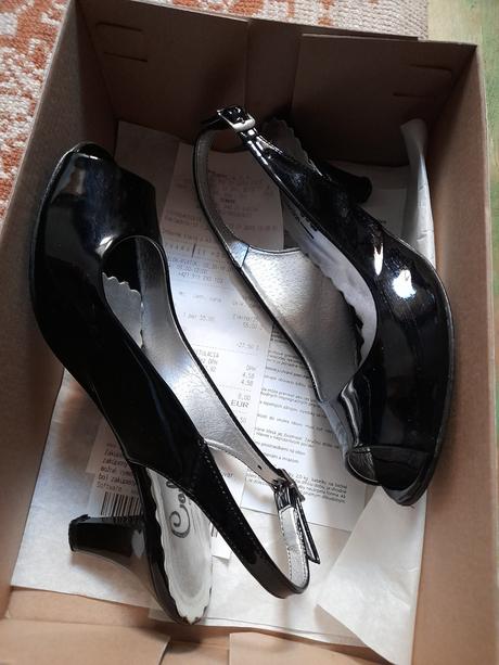 Sandále lakované, 35