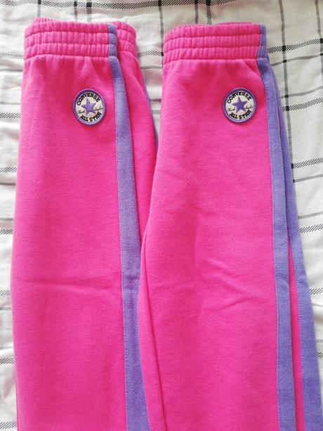 Tepláky converse 104-110 cena spolu, 104