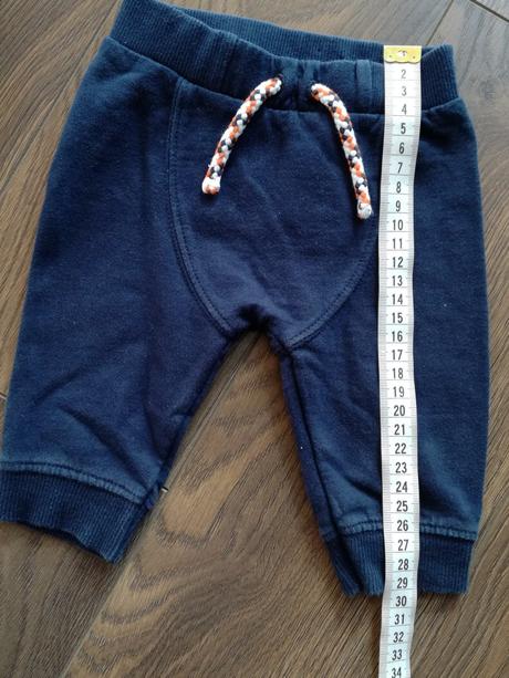 Tmavomodre teplaciky, f&f,62