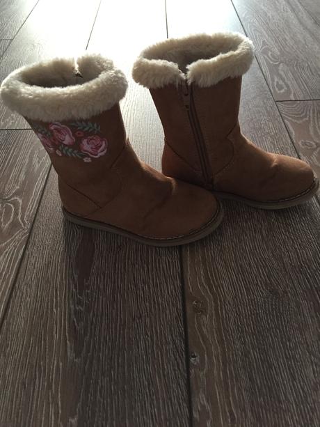 Kozusinove cizmy, 25