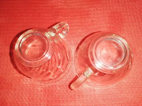 Staré sklenené šálky, 