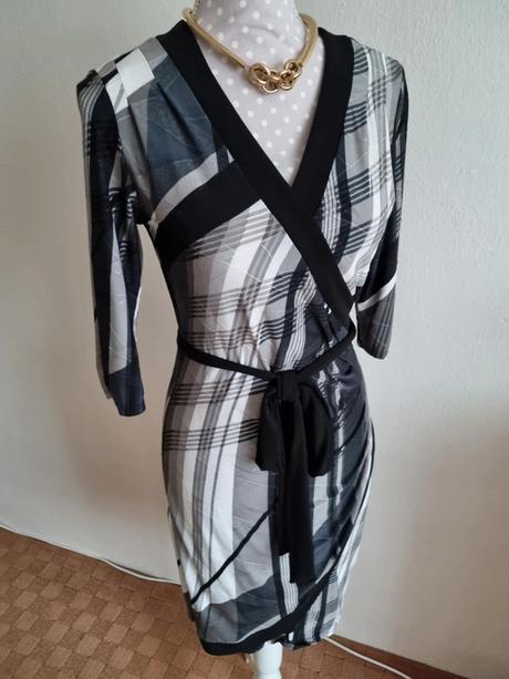 Elastické šaty so zavin.efektom veľ. s, s