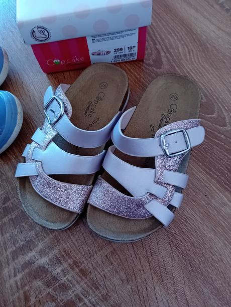 Šľapky a sandale, 28