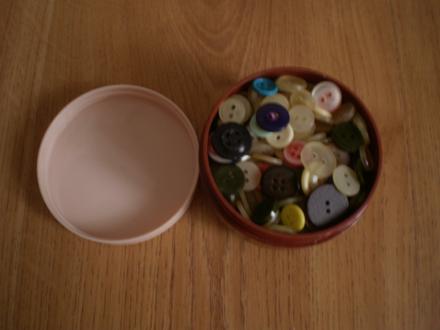 Gombíky v krabičke, 