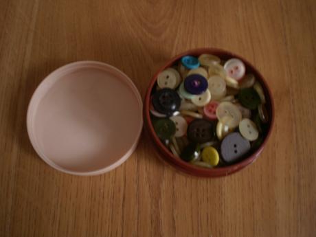 Gombíky v krabičke, 