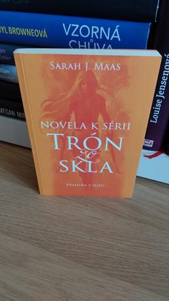 Tron zo skla - vrahyna v pusti, 