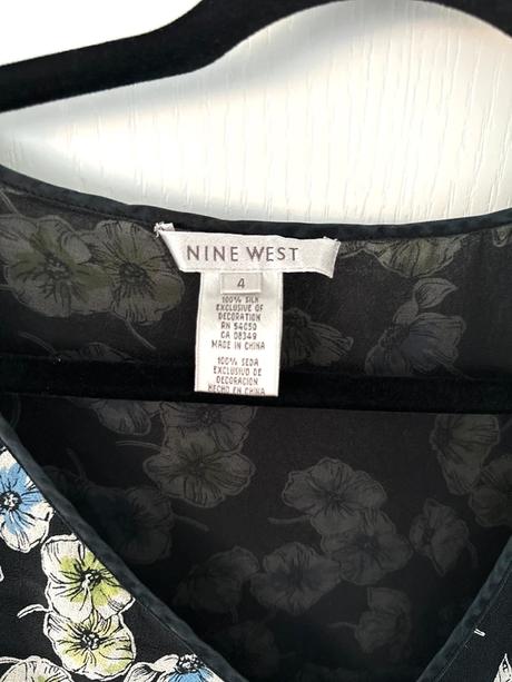 Elegantná hodvábna blúzka s kvetmi nine west, s