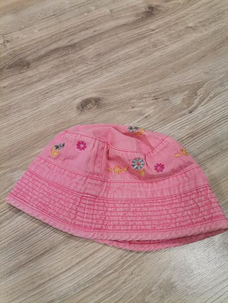 Dievčensky ružový klobúčik, 