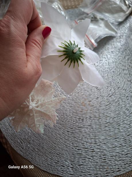 Umelé kvety, ozdoby, 