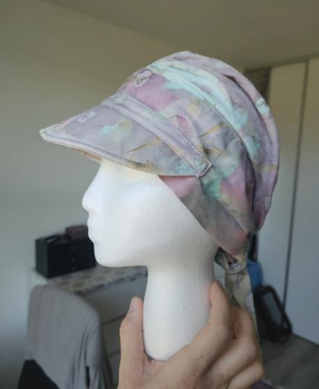 60-šatka so šiltom, 