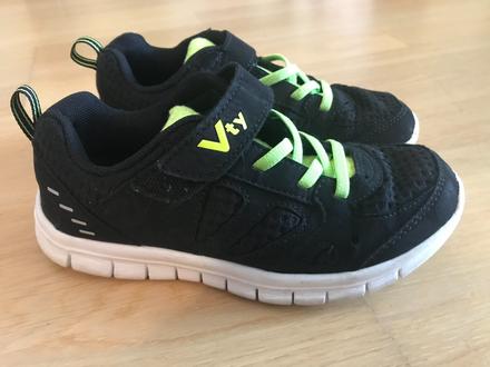 Tenisky na telesnú výchovu, 32