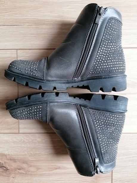 Teplé čižmičky, 33