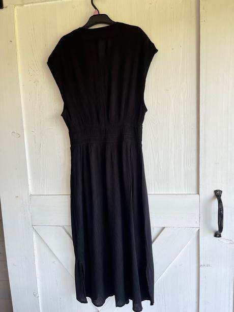 Qs znackové šaty, 40