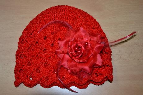 Háčkovaná čiapočka s kvetom, <50 - 158