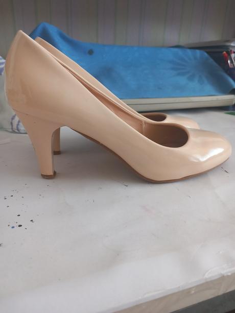 Kremove lodicky lakovane, 36