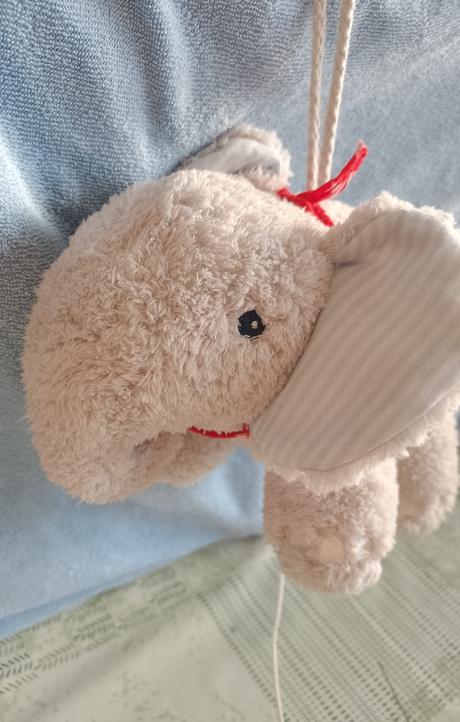 Zavesovací sloník,uspávanková melódia , tcm, 15 cm, 