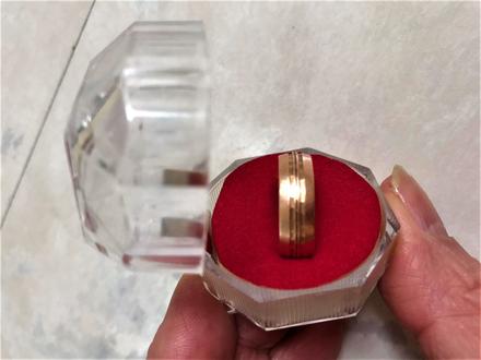 Starožitná gravírovaná obrúčka,