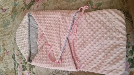 Hniezdo,zavinovacka,deky darujem,