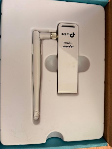 Starší pc s monitorom a modemom, hp (hewlett-packard)