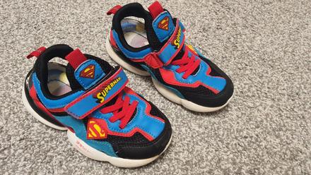 Sandálky superman, 28