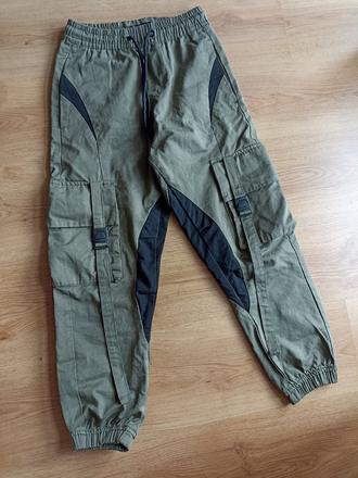 Nohavice - top stav, bershka,34