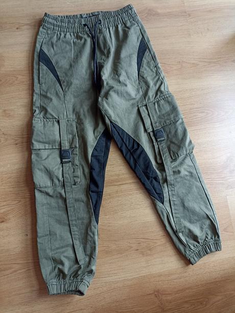 Nohavice - top stav, bershka,34