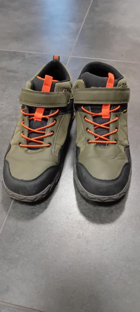 Topanky s poštou, reserved,38