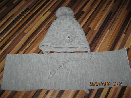 Čiapka so šálom, 98