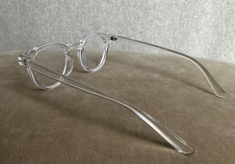 Číre priesvitné okuliare, 