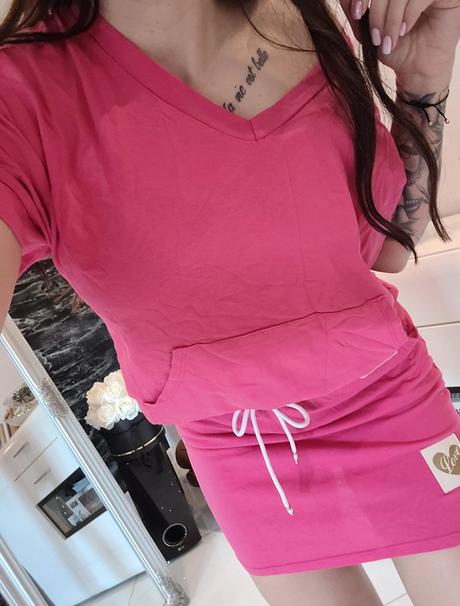 Krasny ruzovy komplet, 