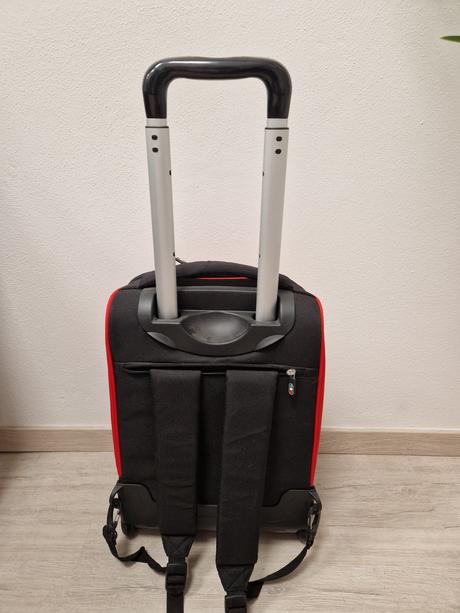 Skolsky batoh na kllieska ferrari,