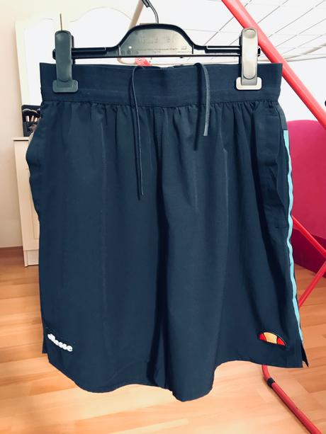 Ellesse kratke tenke nohavice velkost xs, xs