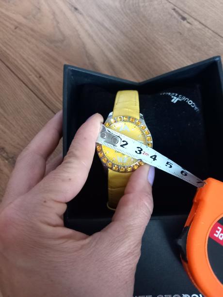 Zlte hodinky jacques lemans, 