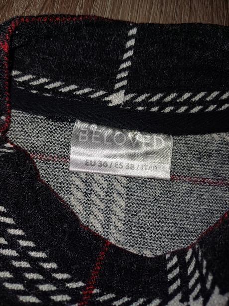 Kárované šaty, 36