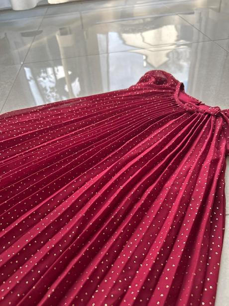 Trblietavé šaty top stav, palomino,104