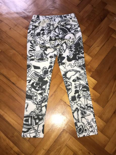 Vzorované extravagantné dámske nohavice, 40