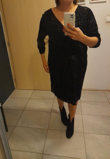 Šaty spoločenské, 46