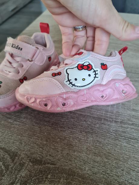 Dievcenske botasky, 22