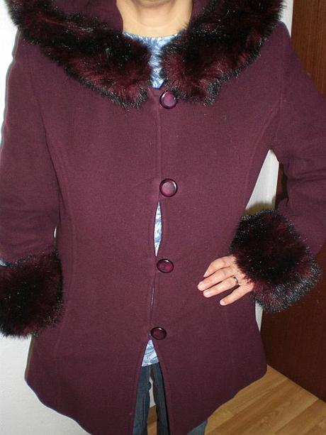 Elegantný vínový kabát, m