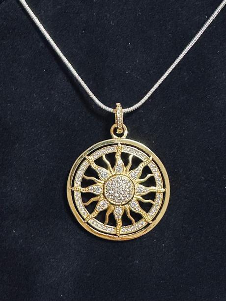 Medailón energie slnka, 