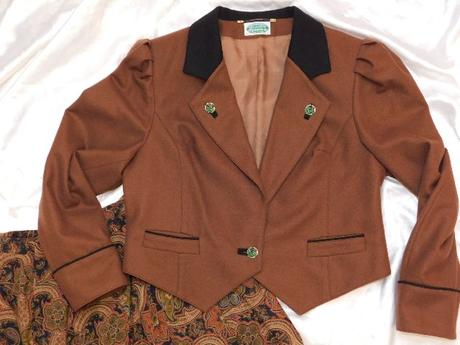 Luxusny vlneny kroj, 40