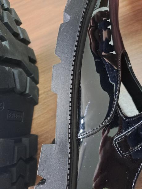 Cierne lakovane balerinky s remienkom v. 35, 35