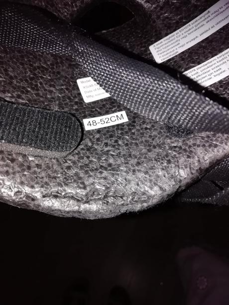 Cyklisticka prilba, s