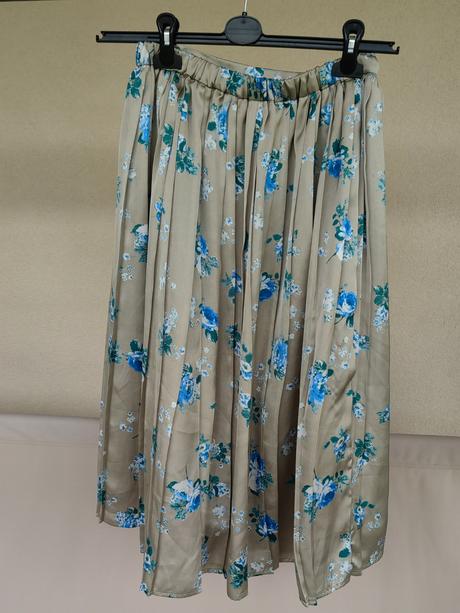 Midi dámska áčková sukňa s /m na gumičku v páse, m