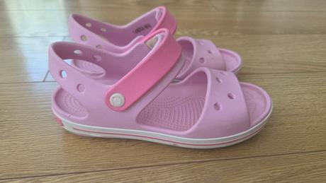 Dievčenské sandálky crocs veľ.j2, crocs,33