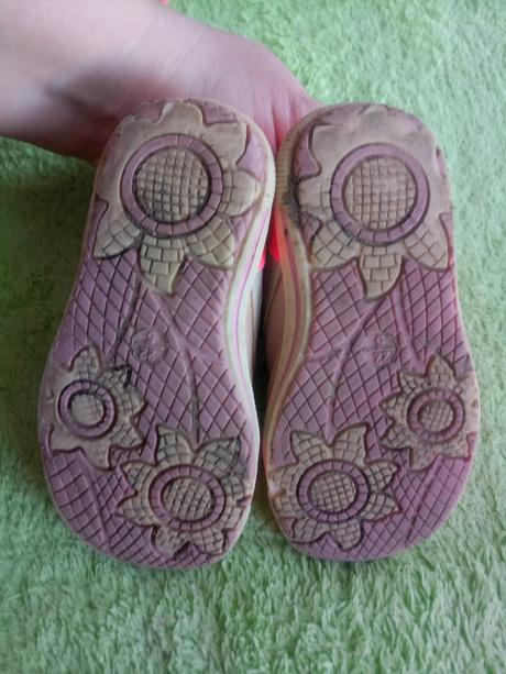 Velmi pohodlné makkucke topanocky, 22