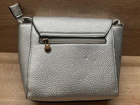 Nova metalicka kabelka, 