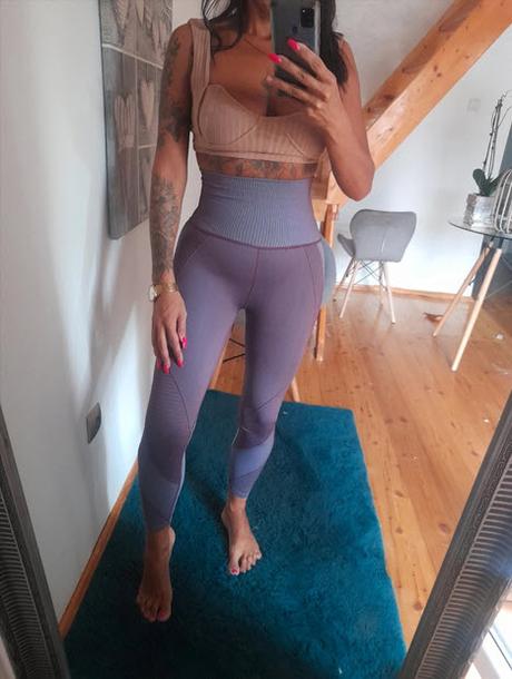 Krásne formujúce legíny značky oysho, pc 40 eur, s