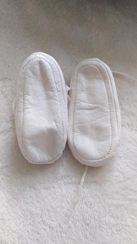 Biele kozene capacky, 