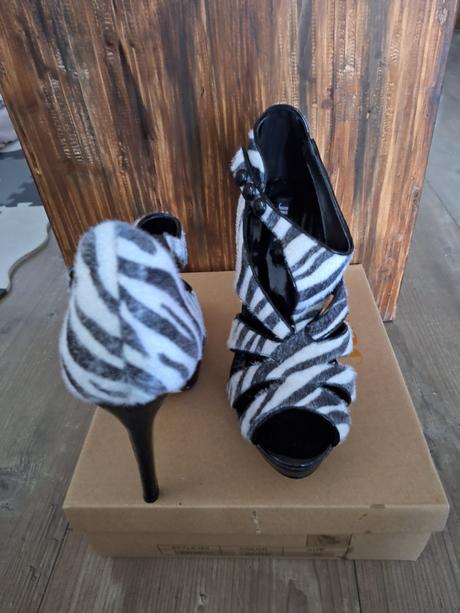 Sandalky zebra, 40